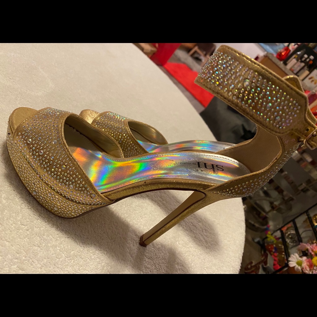 Almost Brand New Gorgeous Heels By Shi  Box 57